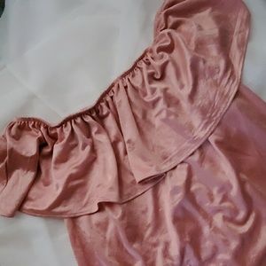 💣GOODWILL BOUND Off-the-Shoulder Top